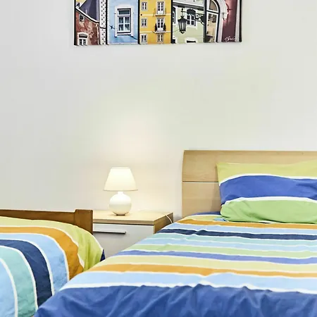 Two Bedroom Self Contained House Carcavelos (Lisbon)