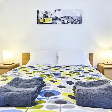 Two Bedroom Self Contained House Apartment Carcavelos (Lisbon)