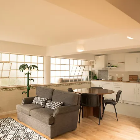 Two Bedroom Self Contained House Apartment Carcavelos (Lisbon)