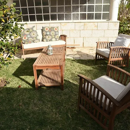 Two Bedroom Self Contained House Carcavelos (Lisbon)
